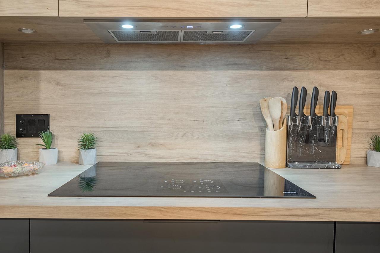Free Parking Prime Location New Modern Condo Brossard Eksteriør billede